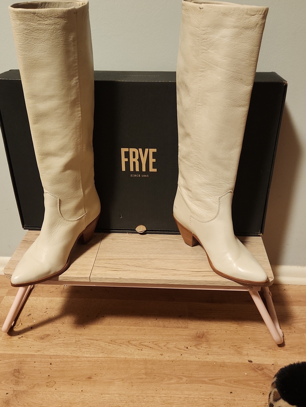 Frye Tall Cream Leather pull-on Pointed-Toe Boots Size 8